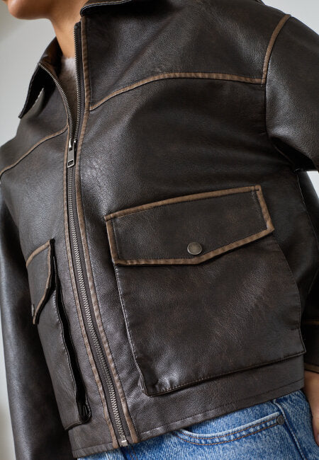 Sisters Point Loro Jakki