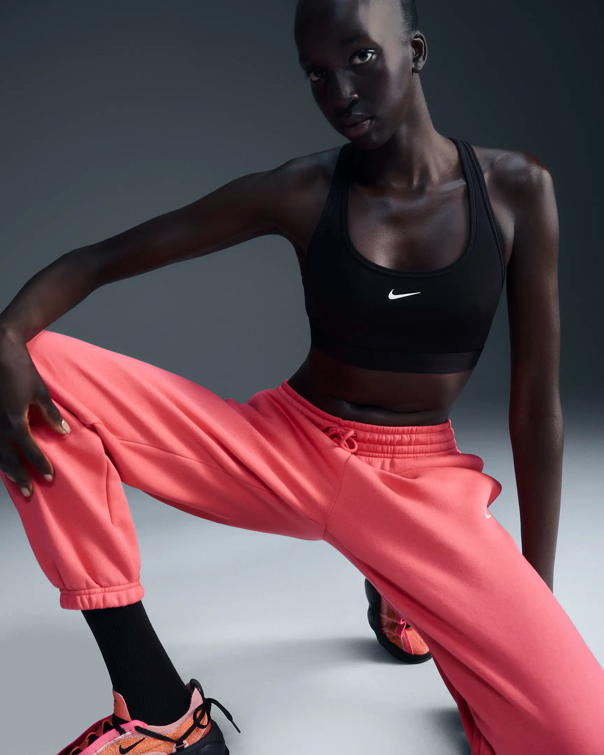 Nike Swoosh Light-Support Sports Bra