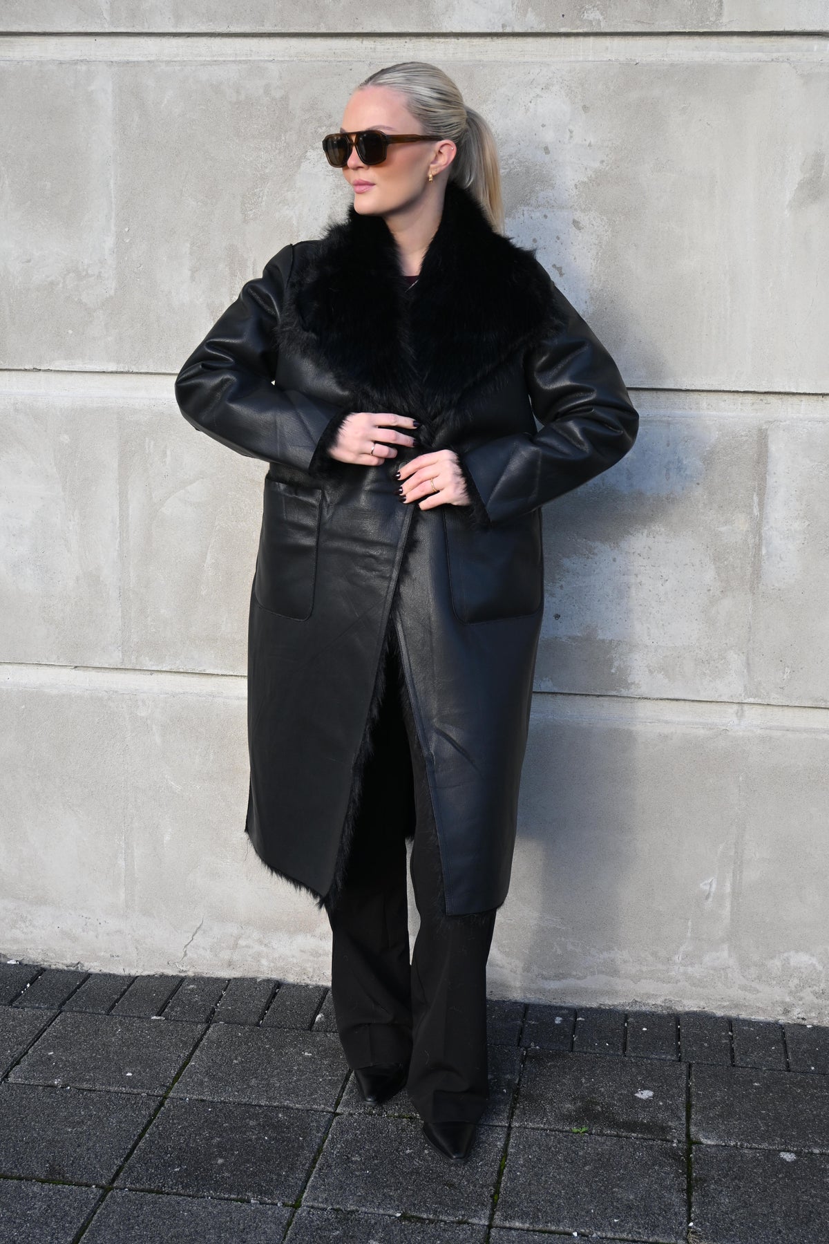 Reverseble Loðkápa - Black/Black