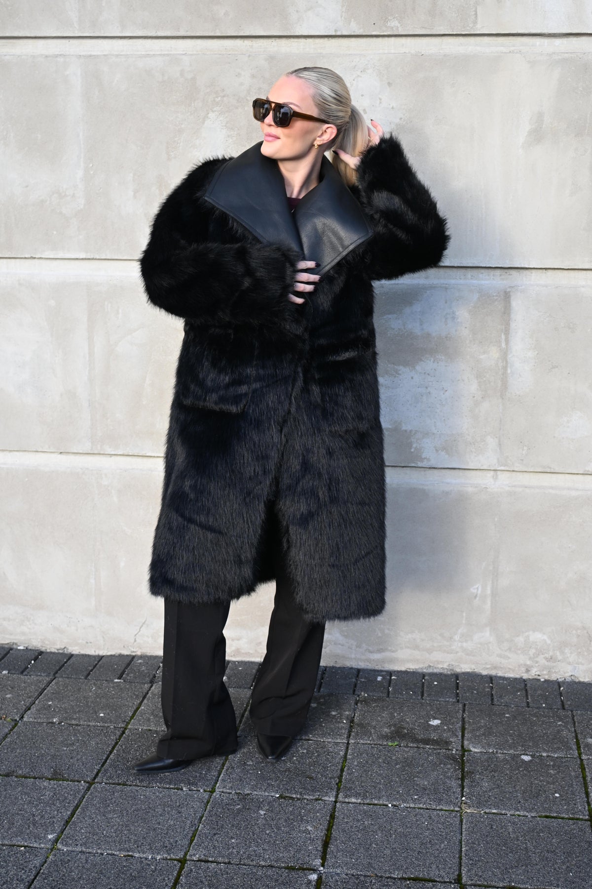 Reverseble Loðkápa - Black/Black