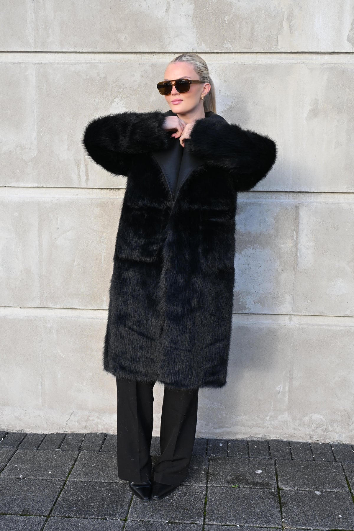 Reverseble Loðkápa - Black/Black