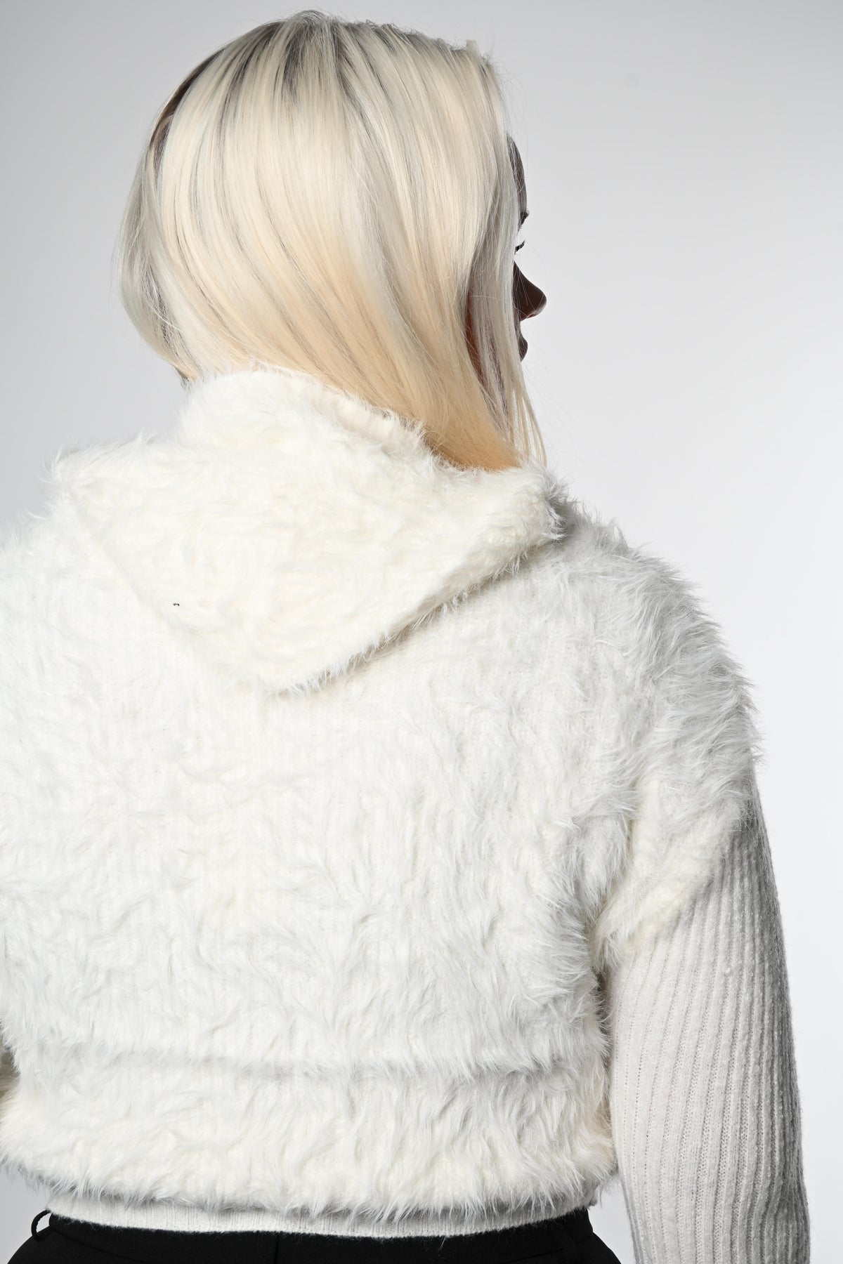 Loðpeysa með hettu