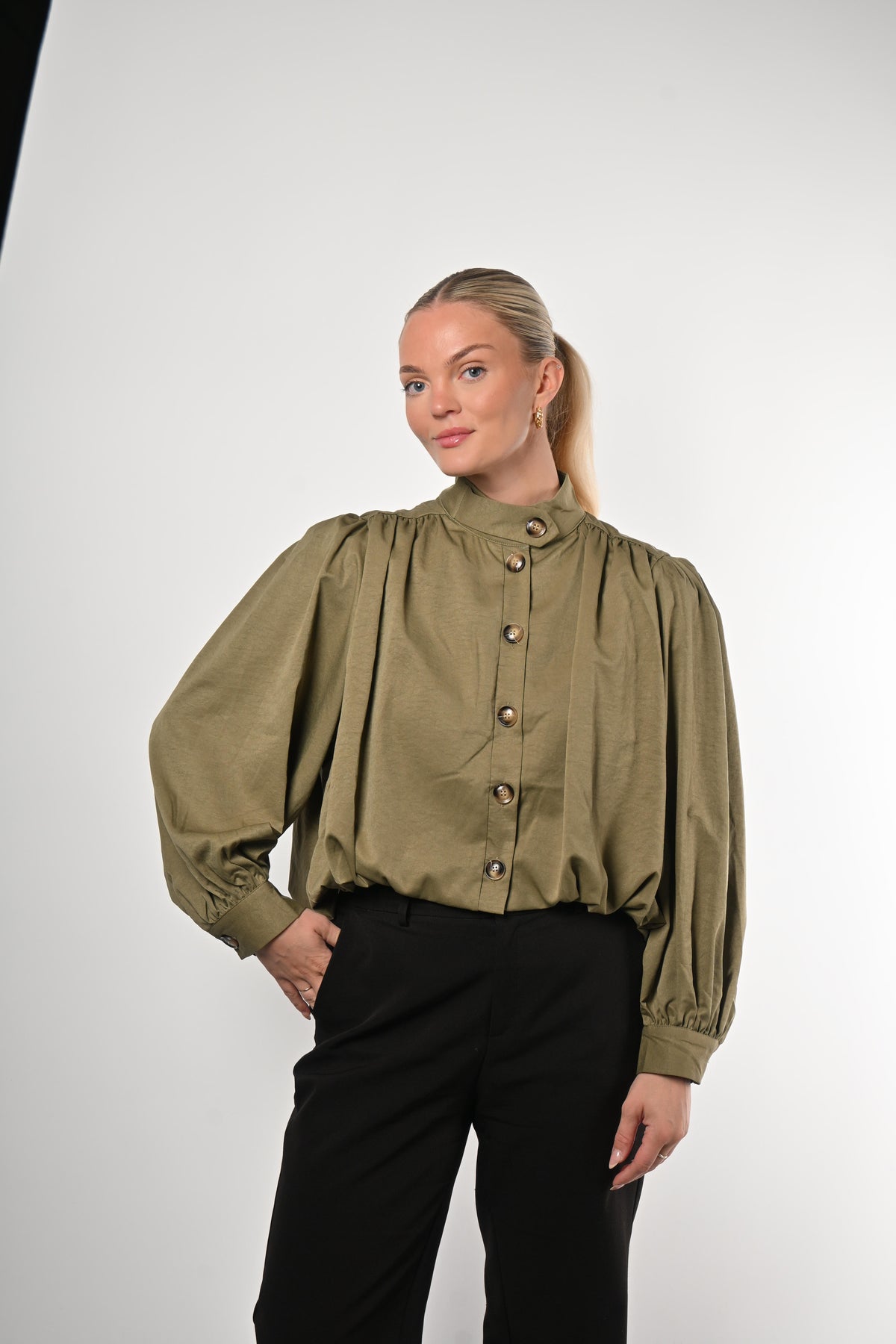 Gold Button Jakki