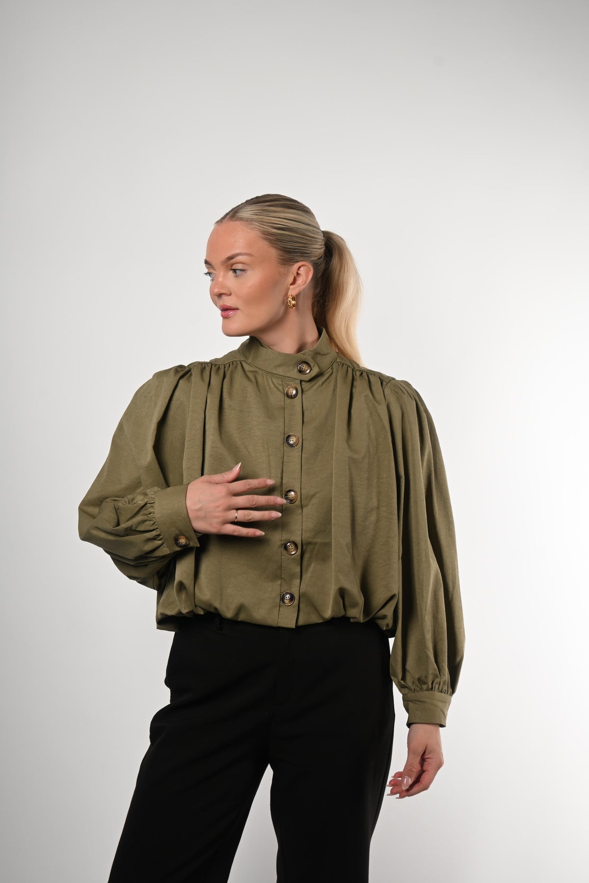 Gold Button Jakki