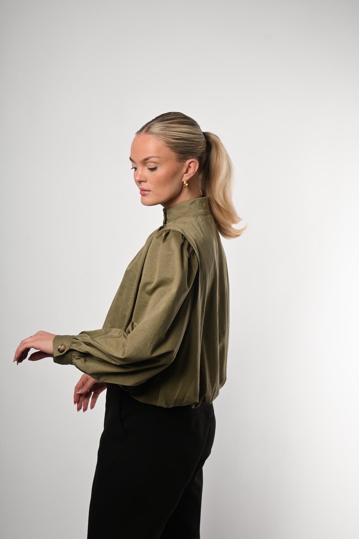 Gold Button Jakki