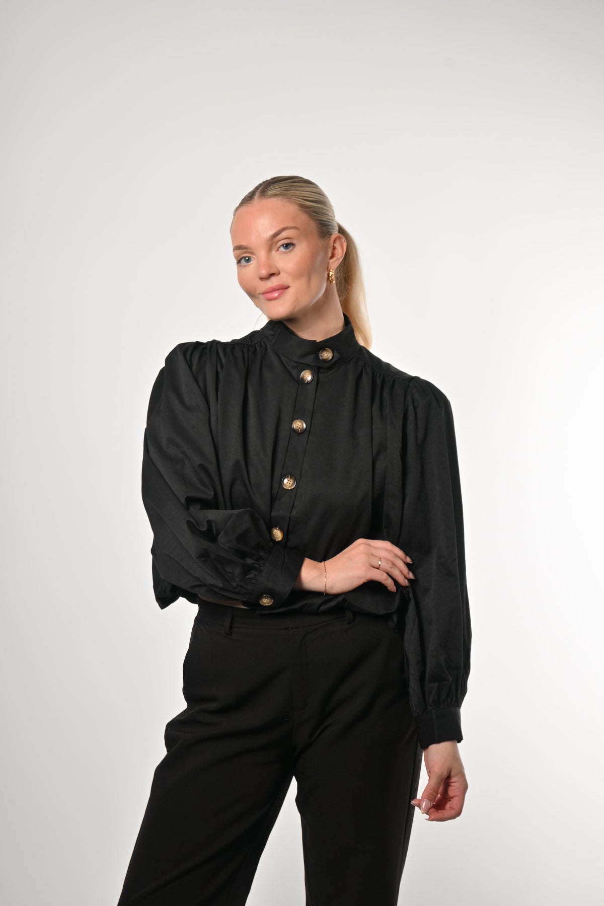 Gold Button Jakki