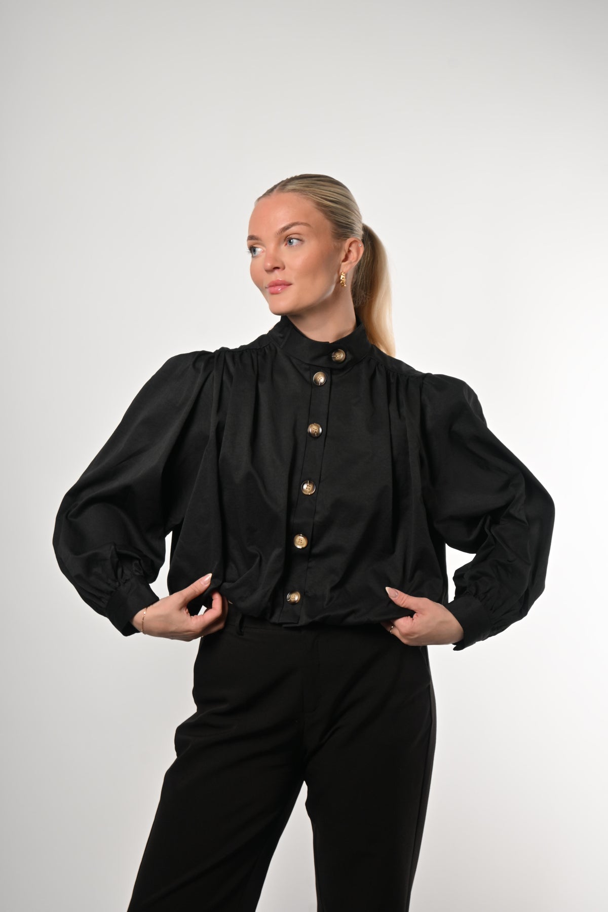 Gold Button Jakki