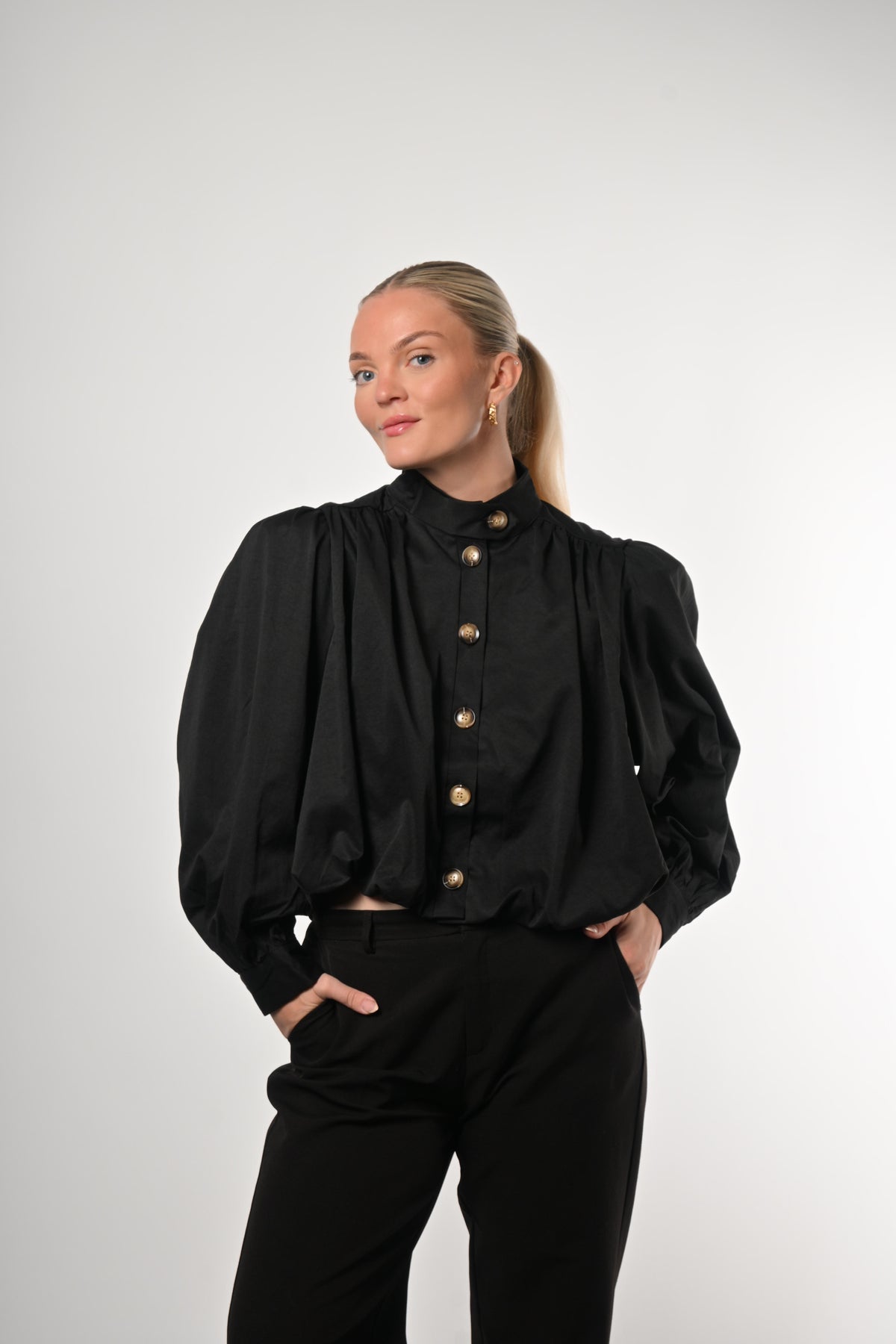 Gold Button Jakki