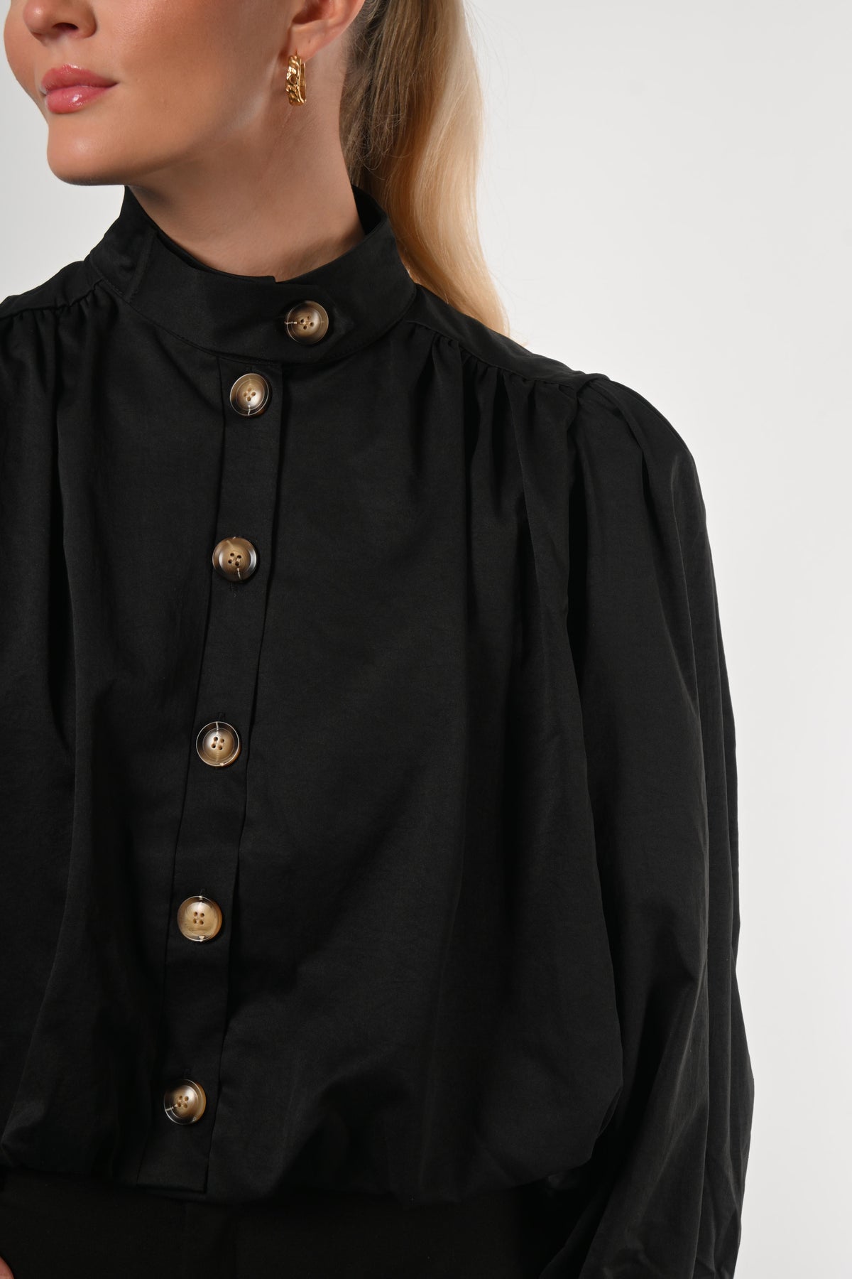 Gold Button Jakki