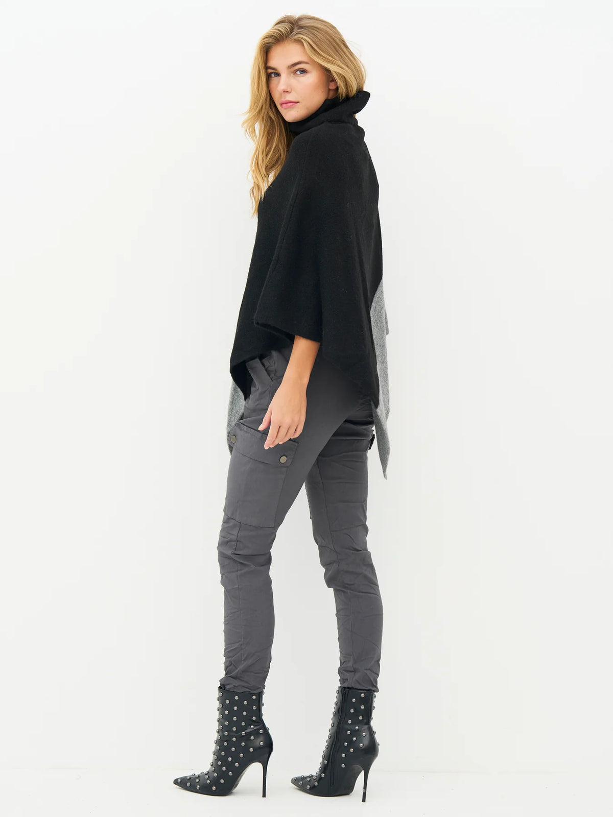 NÜ EVE PONCHO KNIT