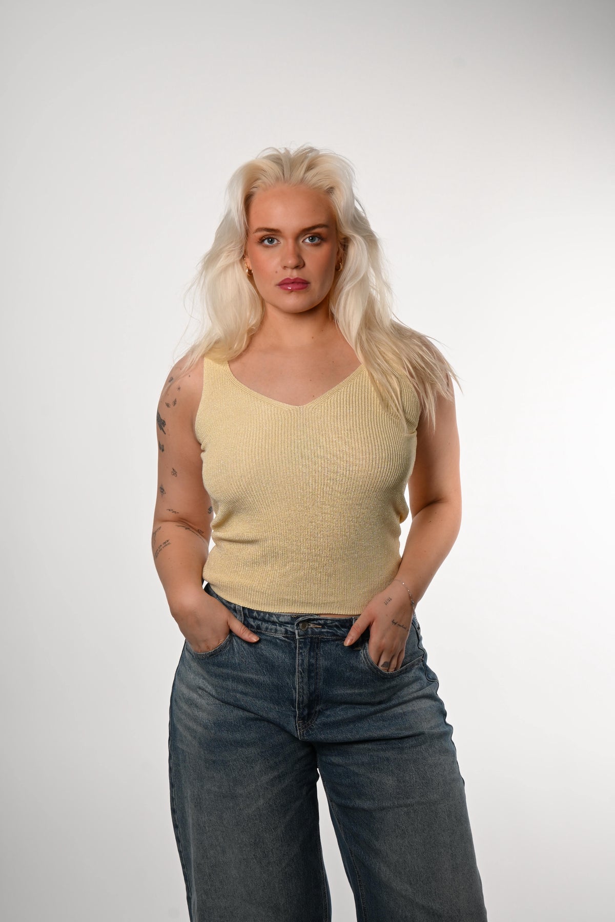 Toppur með glimmerþræði