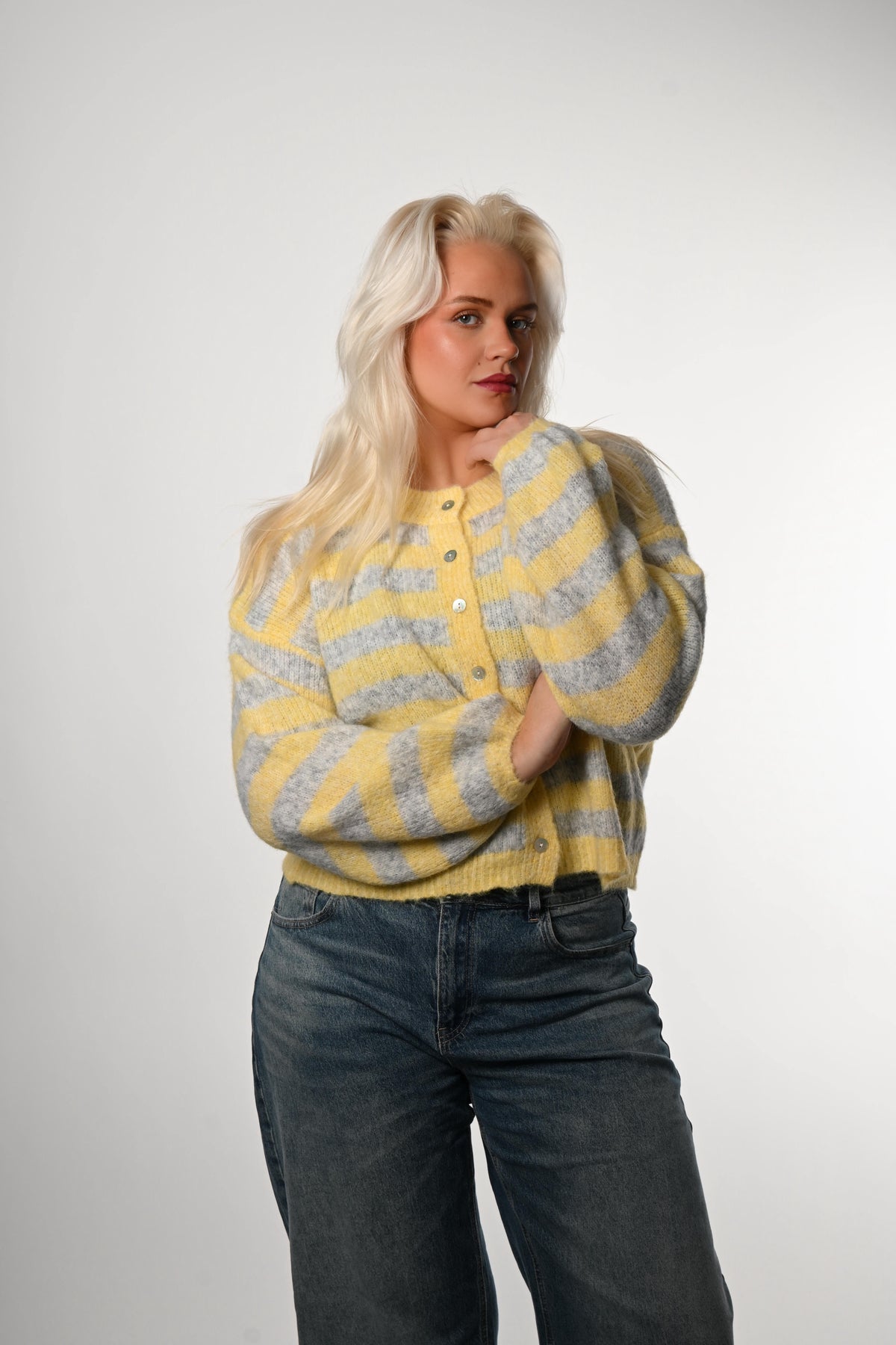 Röndótt Hneppt Peysa