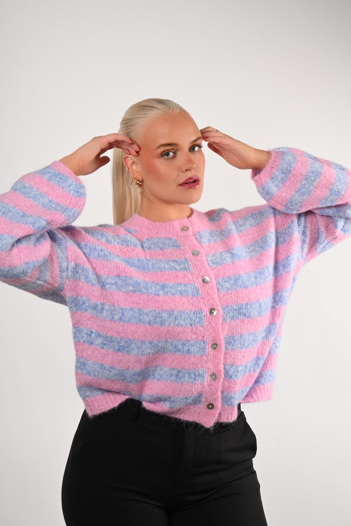 Röndótt Hneppt Peysa