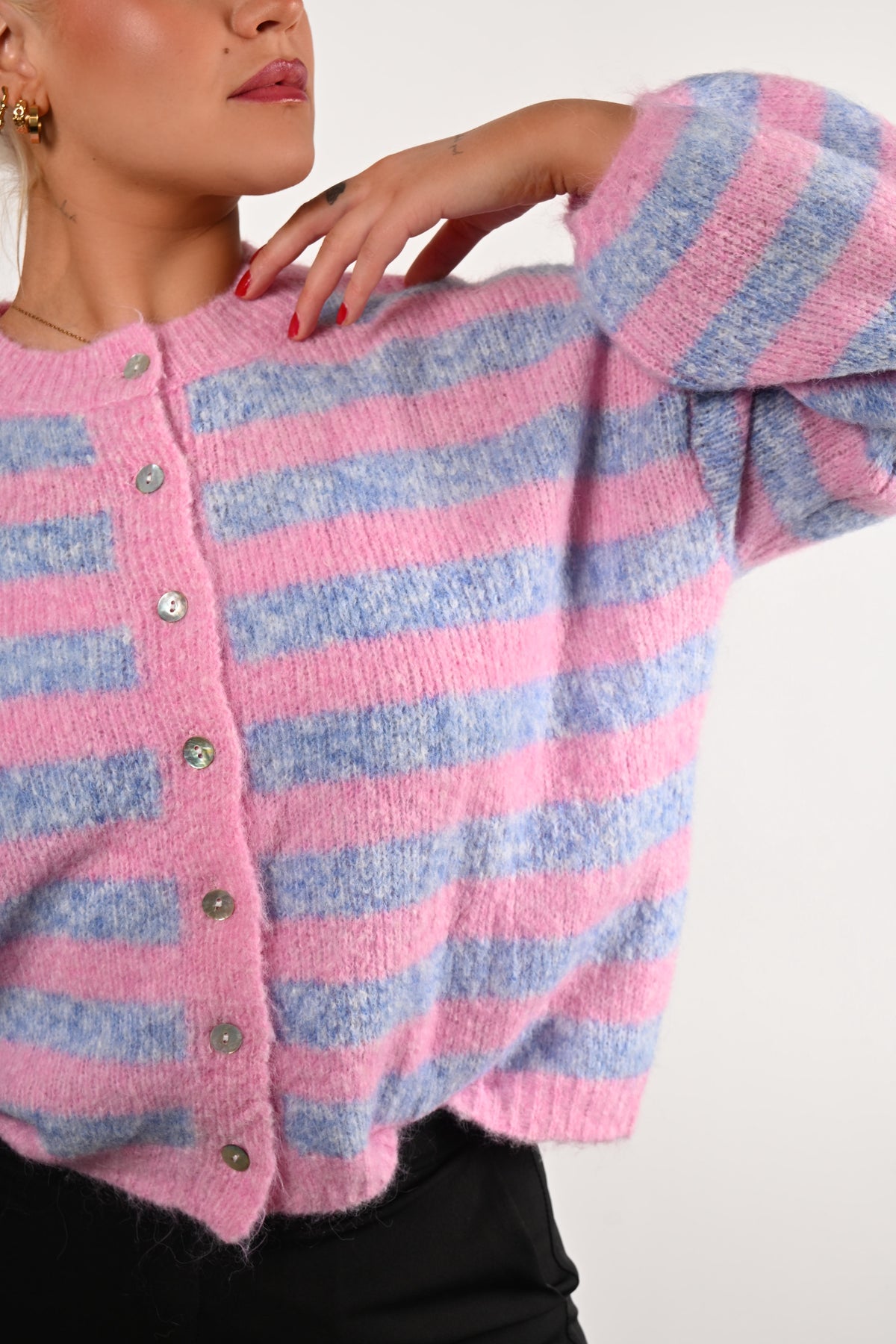 Röndótt Hneppt Peysa