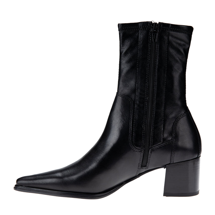 Vagabond - Giselle Black