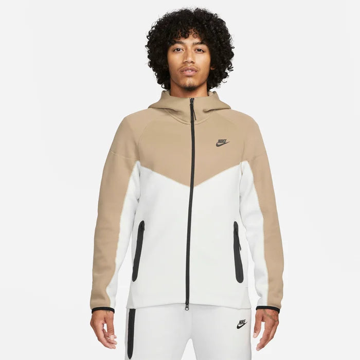 Nike Tech Fleece Peysa